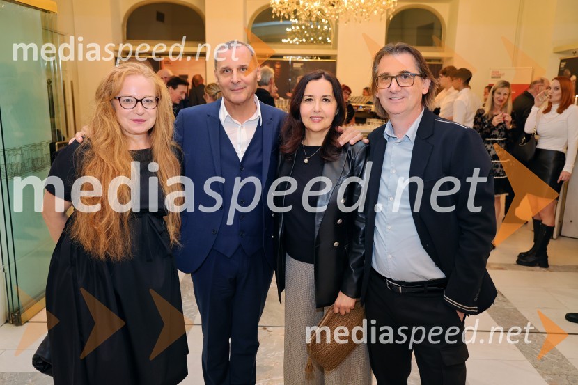  Mateja  Pucko, igralka;  Danilo Rošker, direktor SNG Maribor;  Ksenija Mišič, igralka;  Aleksandar  Popovski, režiser, umetniški direktor Drame SNG MariborMalomeščanska svatba na odru Drame SNG Maribor