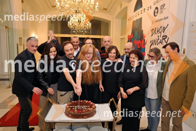  Vladimir Vlaškalić, igralec;  Ksenija Mišič, igralka;  Nejc Ropert, igralec;  Danilo Rošker, direktor SNG Maribor;  Mateja  Pucko, igralka;  Davor Herga, igralec;  Maša Žilavec, igralka;  Vlado Novak, igralec;  Irena Varga, igralka;  Tanja Lužar, dramaturginja Lutkovnega gledališča Maribor;  Vili Ravnjak, dramaturg, SNG MariborMalomeščanska svatba na odru Drame SNG Maribor