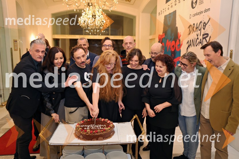 Malomeščanska svatba na odru Drame SNG Maribor