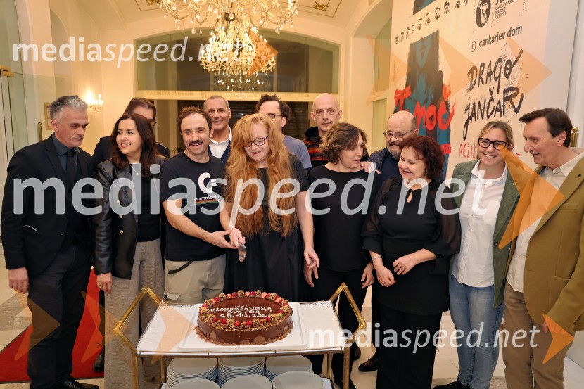  Vladimir Vlaškalić, igralec;  Ksenija Mišič, igralka;  Nejc Ropret, igralec;  Danilo Rošker, direktor SNG Maribor;  Mateja  Pucko, igralka;  Davor Herga, igralec;  Maša Žilavec, igralka;  Vlado Novak, igralec;  Irena Varga, igralka;  Tanja Lužar, dramaturginja Lutkovnega gledališča Maribor;  Vili Ravnjak, dramaturg, SNG MariborMalomeščanska svatba na odru Drame SNG Maribor