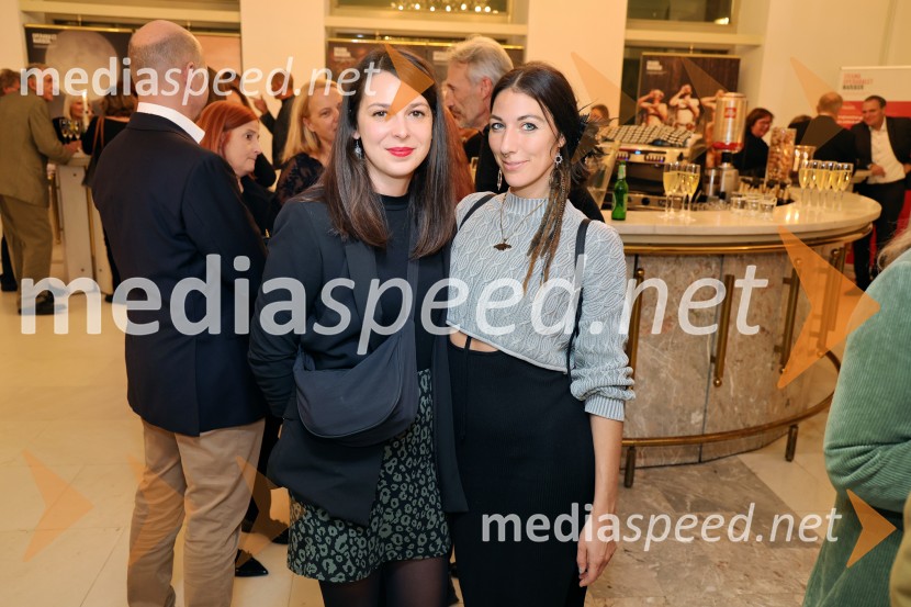  Zala Koren,  urednica socialnih omrežij, SNG Maribor Drama;  ... Malomeščanska svatba na odru Drame SNG Maribor