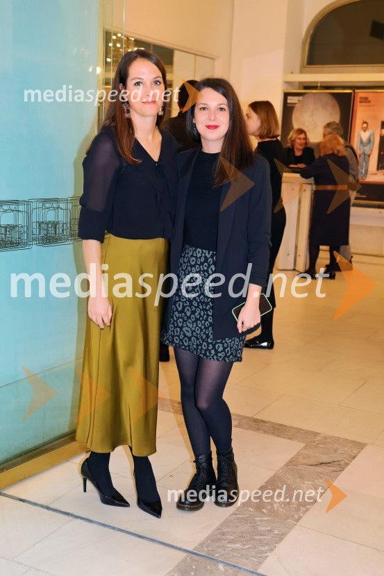  Špela Lešnik, producentka Drame SNG Maribor;  Zala Koren,  urednica socialnih omrežij, SNG Maribor DramaMalomeščanska svatba na odru Drame SNG Maribor