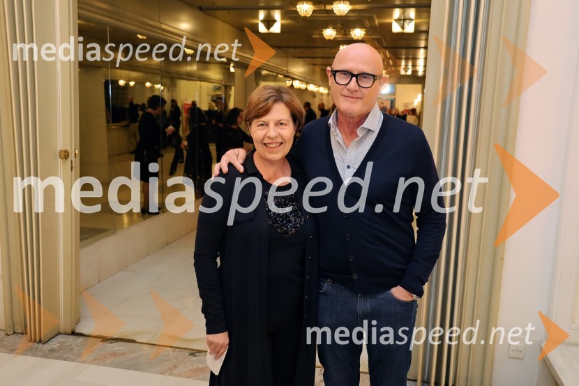  Bojana Šarkanj, lastnica Galerije Hest;  Emil Šarkanj, lastnik Galerije Hest, nekdanji predsednik Rotary kluba MariborMalomeščanska svatba na odru Drame SNG Maribor