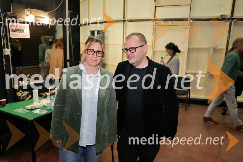  Tanja Lužar, dramaturginja Lutkovnega gledališča Maribor;  Alan Kavčič, predstavnik za odnose z javnostmi SNG MariborMalomeščanska svatba na odru Drame SNG Maribor