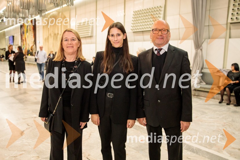 Petra Škofic, vodja kabineta predsednika Vlade Republike Slovenije;  Katarina Julija Pipan, slovenska tekmovalka v dresurnem jahanju;  Janez Pipan, režiserBamberški simfoniki, koncert v Cankarjevem domu
