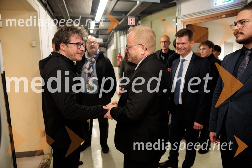  Jakub Hrůša, dirigent; mag. Aleš Drenik, vodja programa resne glasbe, opere in balet, Cankarjev domBamberški simfoniki, koncert v Cankarjevem domu