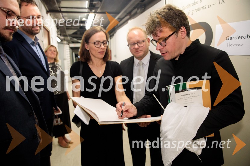  Katja Novak, vodja promocijskih projektov, Cankarjev dom; dr. Peter  Čeferin, pravnik, pisatelj;  Jakub Hrůša, dirigentBamberški simfoniki, koncert v Cankarjevem domu