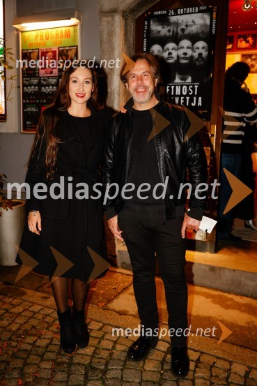  Gaja Višnar, igralka;  Danijel Malalan, igralecUmetnost preživetja, premiera predstave v Mini teatru