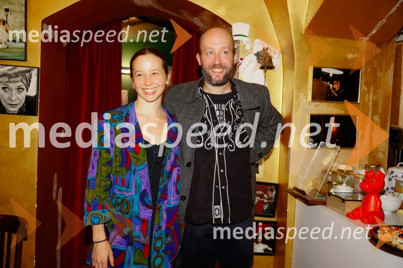  Mojca Špik;  Tines Špik, igralecUmetnost preživetja, premiera predstave v Mini teatru