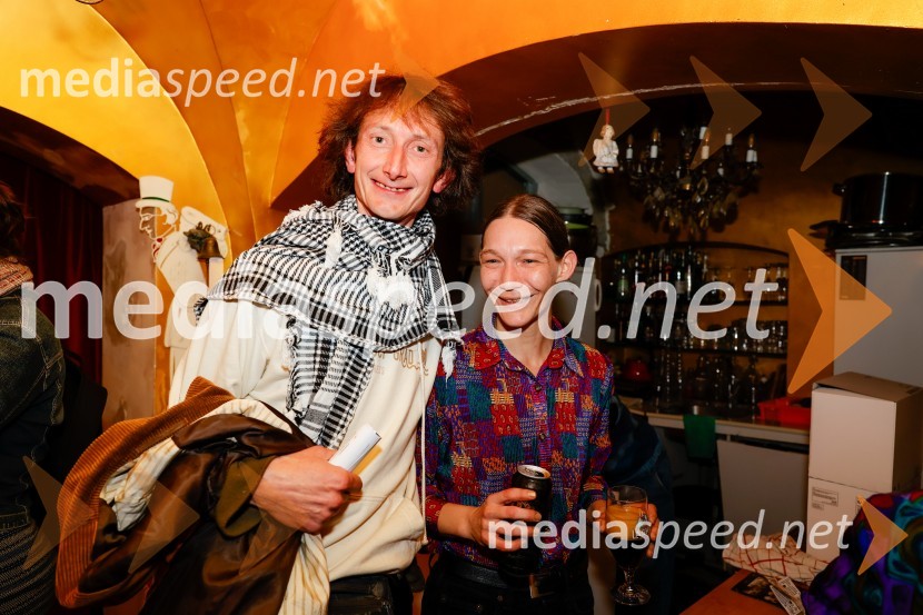  ... ;  Anamaria Bagarić, plesalkaUmetnost preživetja, premiera predstave v Mini teatru