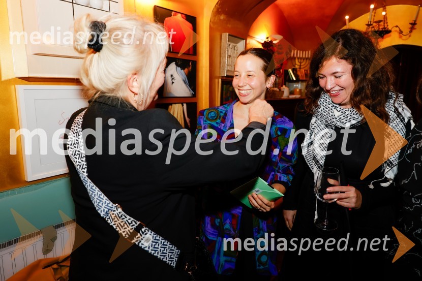  Mojca Špik;  ... Umetnost preživetja, premiera predstave v Mini teatru