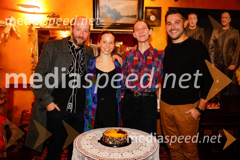  Tines Špik, igralec;  Mojca Špik;  Anamaria Bagarić, plesalka;  Tadej Pišek, igralecUmetnost preživetja, premiera predstave v Mini teatru