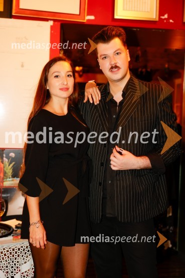  Gaja Višnar, igralka;  Claudi Sovre, vizualni umetnikUmetnost preživetja, premiera predstave v Mini teatru