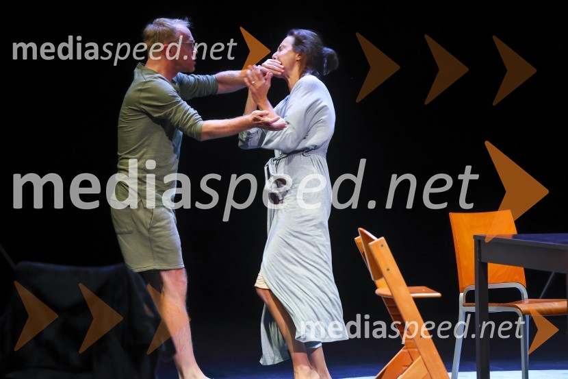  Rok  Matek, igralec;  Anja Drnovšek, igralkaTri verzije življenja, premiera Gledališče Koper