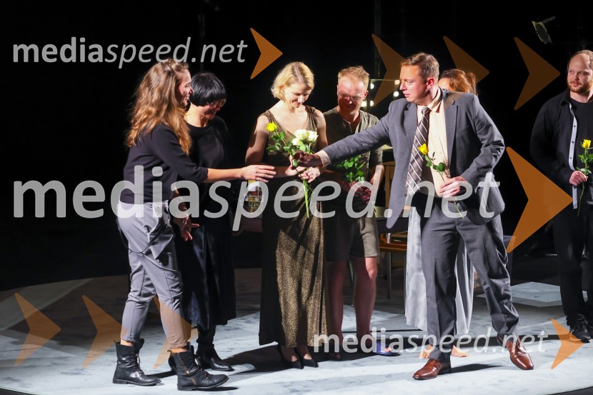  Nina Šorak, dramaturginja in režiserka;  Tina Pavlović, kostumografinja;  Alenka Kraigher, igralka;  Rok  Matek, igralec;  Luka Cimprič, igralecTri verzije življenja, premiera Gledališče Koper