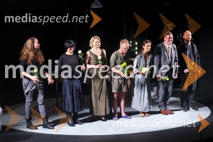  Nina Šorak, dramaturginja in režiserka;  Tina Pavlović, kostumografinja;  Alenka Kraigher, igralka;  Rok  Matek, igralec;  Anja Drnovšek, igralka;  Luka Cimprič, igralec;  ... Tri verzije življenja, premiera Gledališče Koper