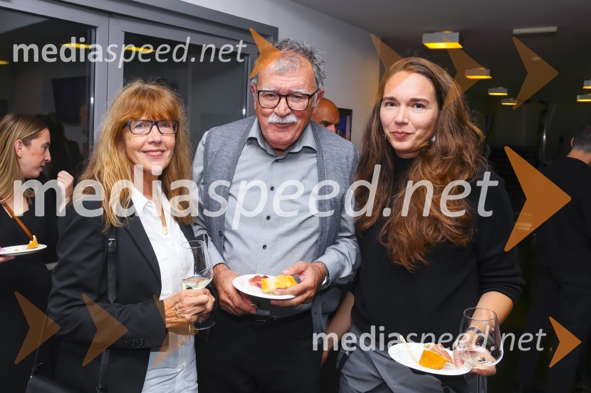  ... ;  ... ;  Nina Šorak, dramaturginja in režiserkaTri verzije življenja, premiera Gledališče Koper