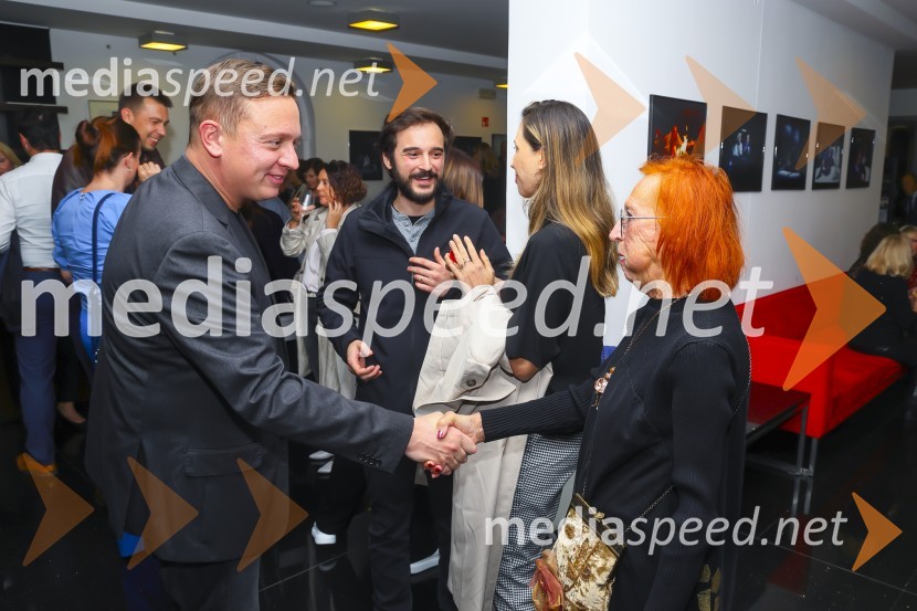  Luka Cimprič, igralec;  ... Tri verzije življenja, premiera Gledališče Koper