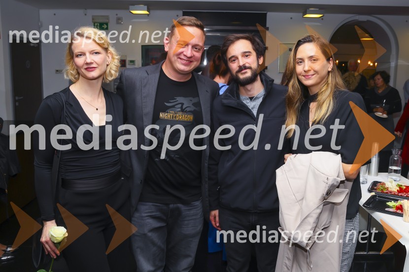  Alenka Kraigher, igralka;  Luka Cimprič, igralec;  ... ;  ... Tri verzije življenja, premiera Gledališče Koper