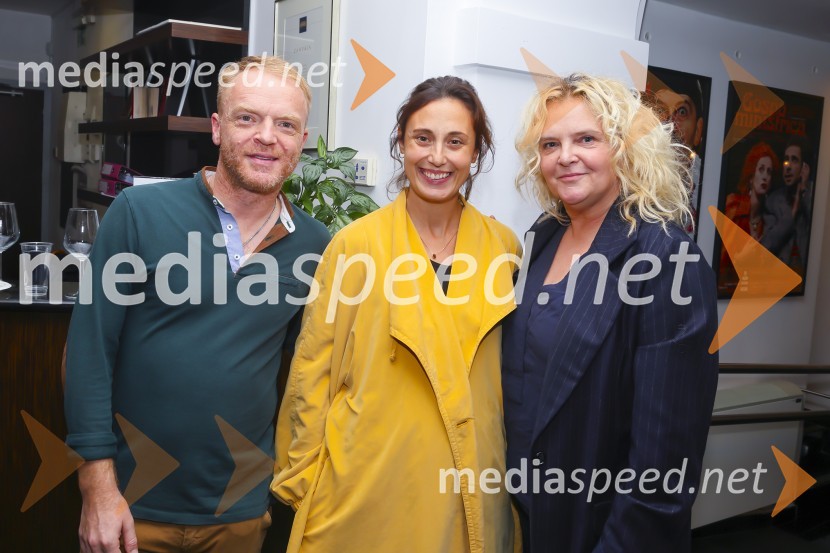  Rok  Matek, igralec;  Anja Drnovšek, igralka;  Katja Pegan,  direktorica in režiserka, Gledališče Koper Teatro CapodistriaTri verzije življenja, premiera Gledališče Koper