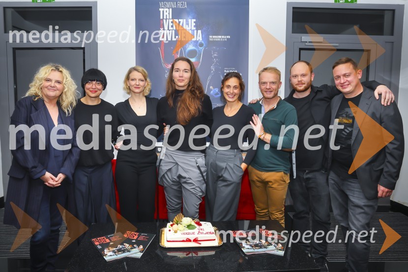  Katja Pegan,  direktorica in režiserka, Gledališče Koper Teatro Capodistria;  Tina Pavlović, kostumografinja;  Alenka Kraigher, igralka;  Nina Šorak, dramaturginja in režiserka;  Anja Drnovšek, igralka;  Rok  Matek, igralec;  ... ;  Luka Cimprič, igralecTri verzije življenja, premiera Gledališče Koper