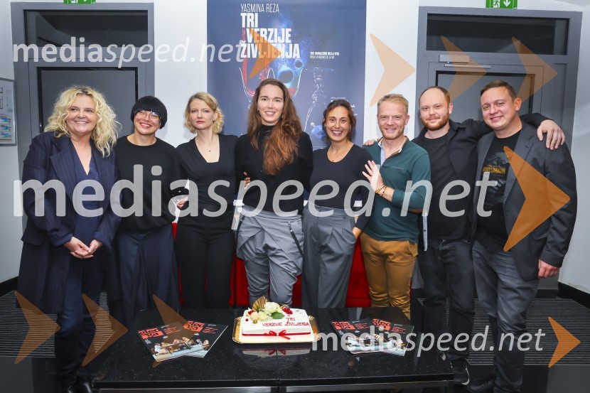  Katja Pegan,  direktorica in režiserka, Gledališče Koper Teatro Capodistria;  Tina Pavlović, kostumografinja;  Alenka Kraigher, igralka;  Nina Šorak, dramaturginja in režiserka;  Anja Drnovšek, igralka;  Rok  Matek, igralec;  ... ;  Luka Cimprič, igralecTri verzije življenja, premiera Gledališče Koper
