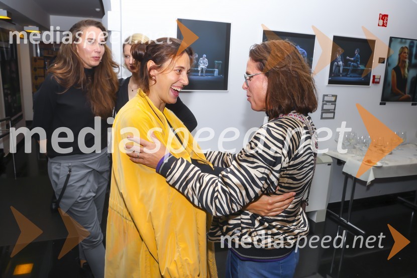  Nina Šorak, dramaturginja in režiserka;  Anja Drnovšek, igralka;  Petra Hrastar, MGLTri verzije življenja, premiera Gledališče Koper