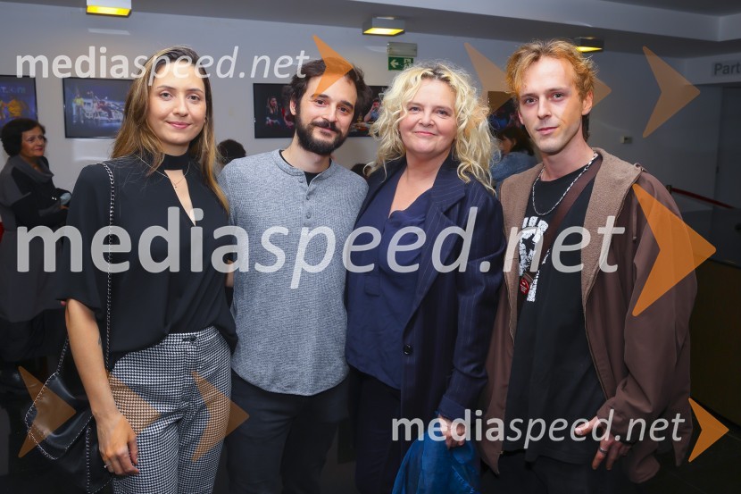  ... ;  ... ;  Katja Pegan,  direktorica in režiserka, Gledališče Koper Teatro Capodistria;  ... Tri verzije življenja, premiera Gledališče Koper