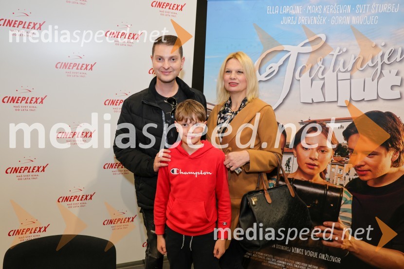  Damjan Murko, pevec;  Tiar Murko;  Maja MurkoTartinijev ključ, premiera filma v Cineplexx Maribor