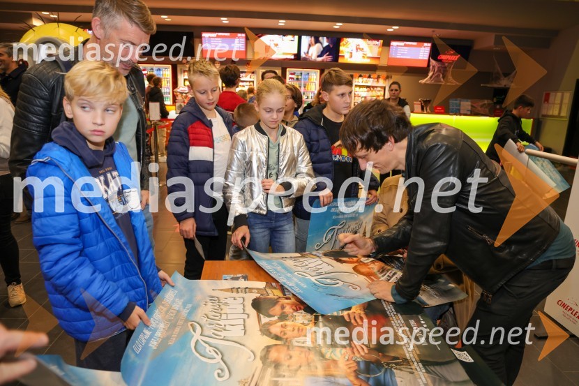  ... ;  ... ;  ... ;  Kiana Kocbek;  ... ;  Jurij Drevenšek, igralecTartinijev ključ, premiera filma v Cineplexx Maribor