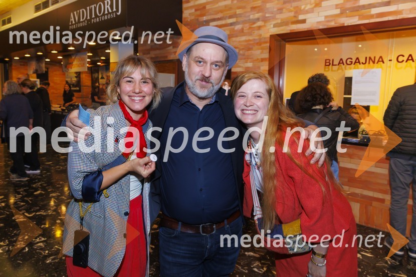  ... ;  ... ;  Klemen Dvornik, filmski in televizijski režiser ter predsednik NS DSRZmagovalni film 27. FSF Portorož je Odrešitev za začetnike