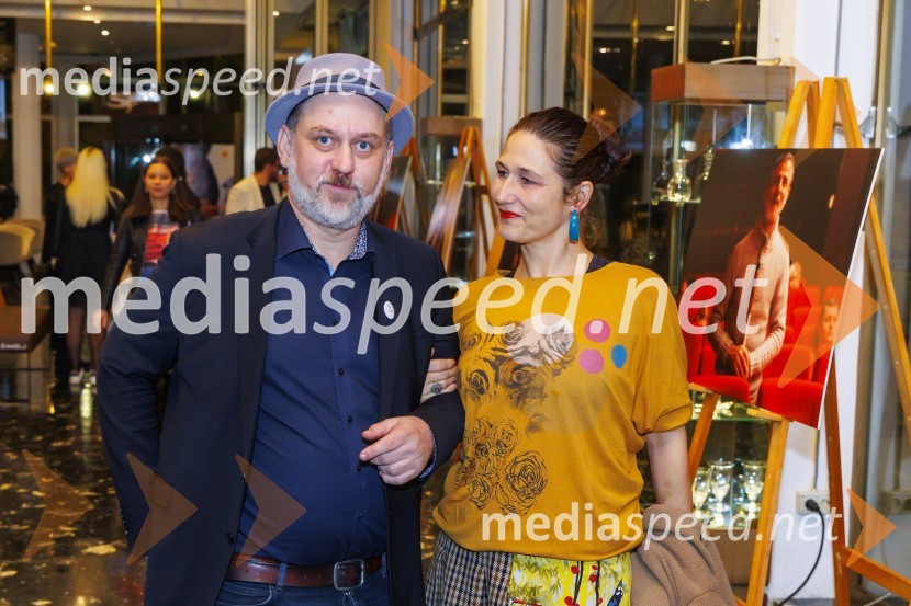  Barbara Zemljič, režiserka;  Klemen Dvornik, filmski in televizijski režiser ter predsednik NS DSRZmagovalni film 27. FSF Portorož je Odrešitev za začetnike