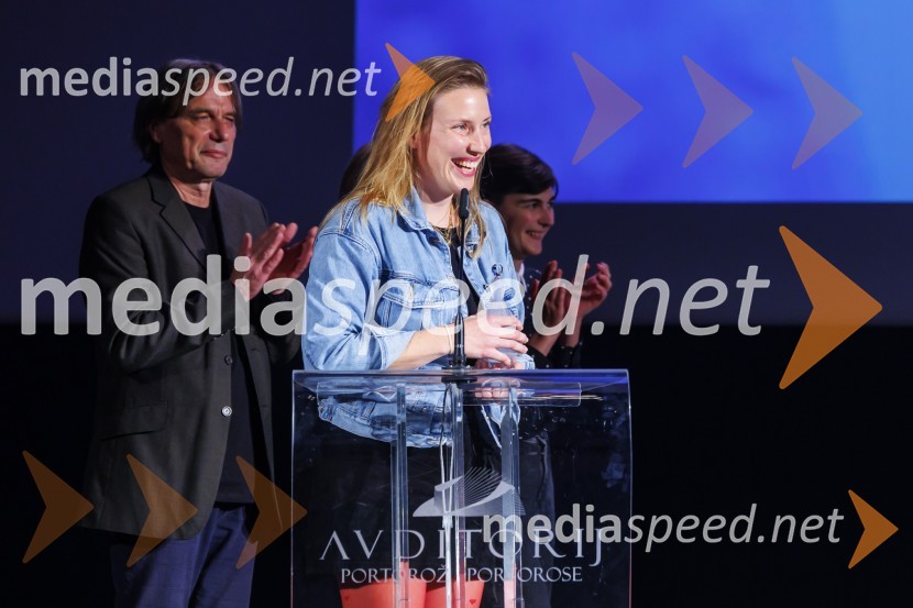  Maja Doroteja Prelog, režiserka in scenaristka;   Bojan Labović, scenarist in režiser, direktor, Festival Slovenskega Filma;  ... Zmagovalni film 27. FSF Portorož je Odrešitev za začetnike