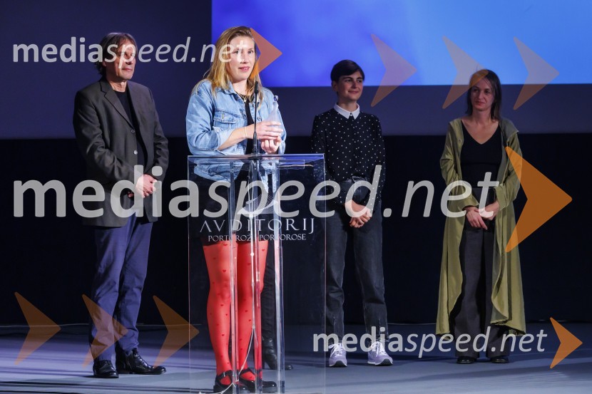   Bojan Labović, scenarist in režiser, direktor, Festival Slovenskega Filma;  ... ;  Maja Doroteja Prelog, režiserka in scenaristka;  ... Zmagovalni film 27. FSF Portorož je Odrešitev za začetnike