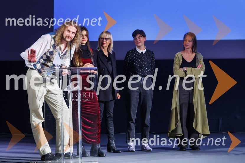  Miha Možina, scenarist;  ... ;  ... ;  ... ;  ... Zmagovalni film 27. FSF Portorož je Odrešitev za začetnike