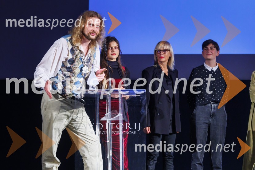  Miha Možina, scenarist;  ... ;  ... ;  ... Zmagovalni film 27. FSF Portorož je Odrešitev za začetnike