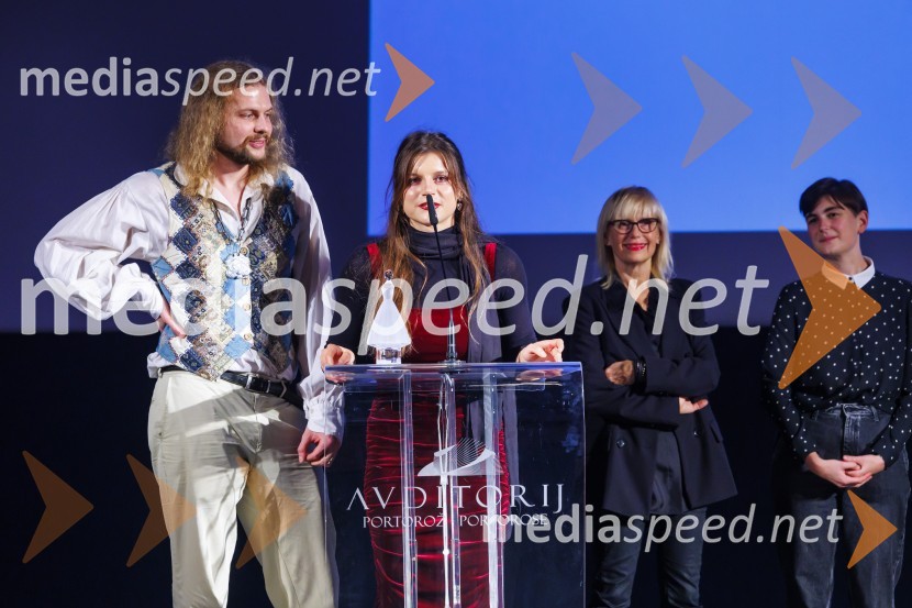  Miha Možina, scenarist;  ... ;  ... ;  ... Zmagovalni film 27. FSF Portorož je Odrešitev za začetnike