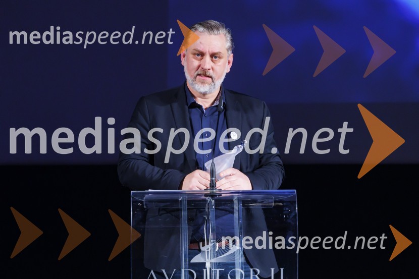  Klemen Dvornik, filmski in televizijski režiser ter predsednik NS DSRZmagovalni film 27. FSF Portorož je Odrešitev za začetnike