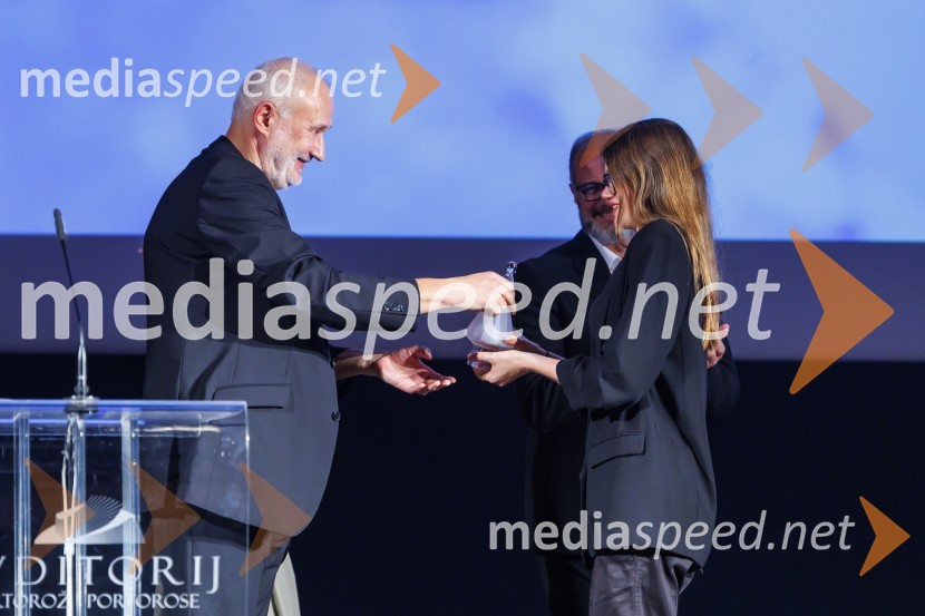  ... ;  Mila Bezjak, igralkaZmagovalni film 27. FSF Portorož je Odrešitev za začetnike