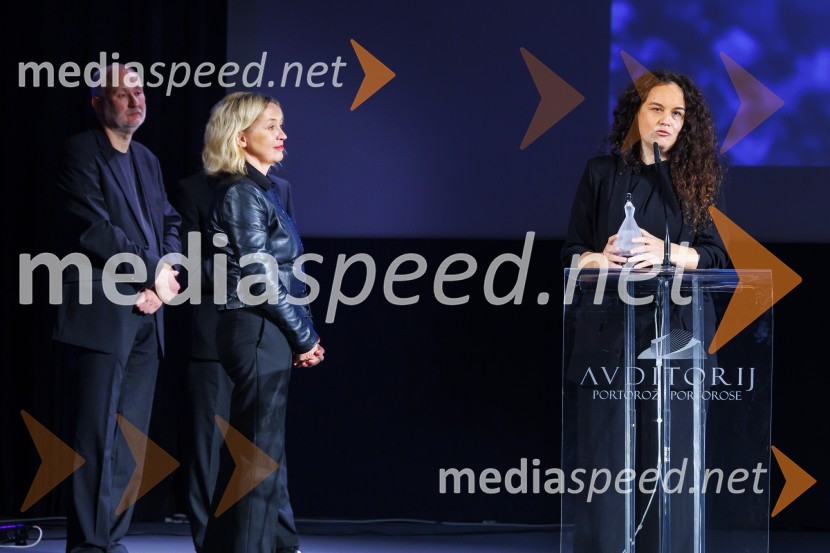  ... ;  Nataša Bučar, direktorica, Slovenski filmski center;  Sonja Prosenc, režiserka in scenaristkaZmagovalni film 27. FSF Portorož je Odrešitev za začetnike