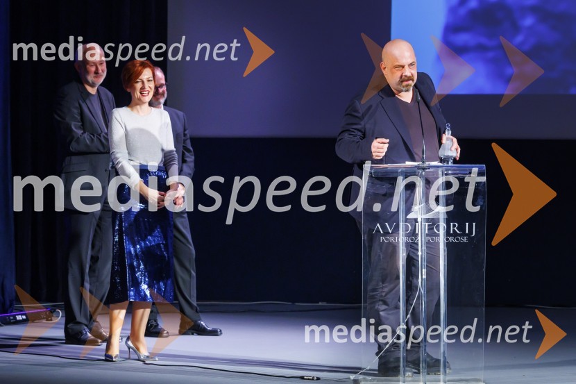 dr. Asta Vrečko, ministrica za kulturo;  Miha Černec, producentZmagovalni film 27. FSF Portorož je Odrešitev za začetnike