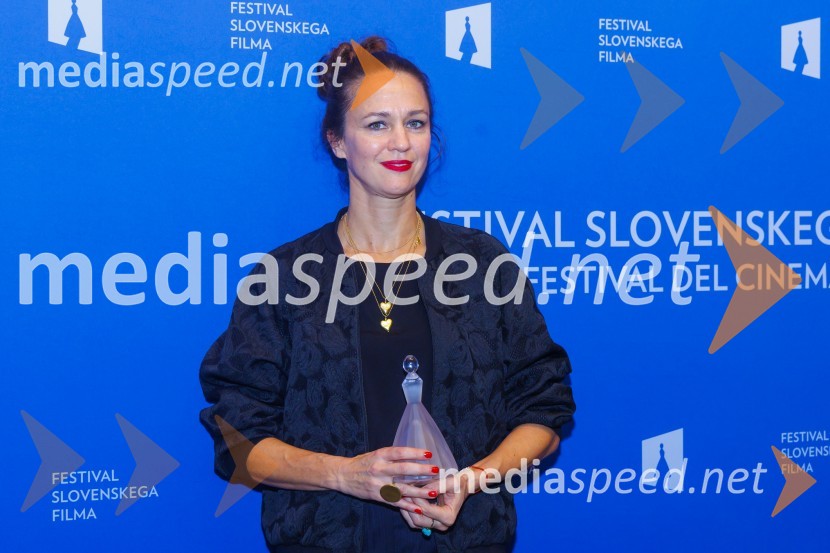  Katarina Stegnar, igralkaZmagovalni film 27. FSF Portorož je Odrešitev za začetnike