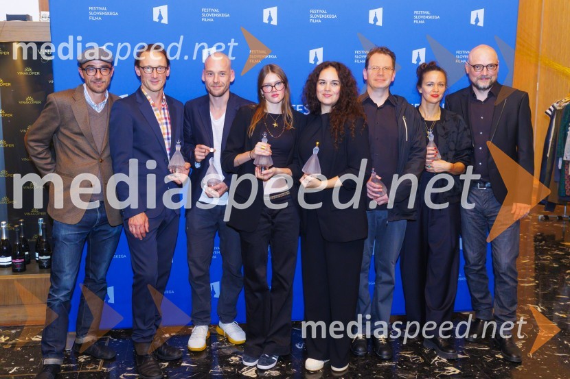  ... ;  Marko  Mandić, igralec;  Mitja Ličen, direktor fotografije, Slovenski filmski center ;  Mila Bezjak, igralka;  Sonja Prosenc, režiserka in scenaristka;  Primož Hladnik, Duo Silence;  Katarina Stegnar, igralka;  Boris Benko, Duo SilenceZmagovalni film 27. FSF Portorož je Odrešitev za začetnike