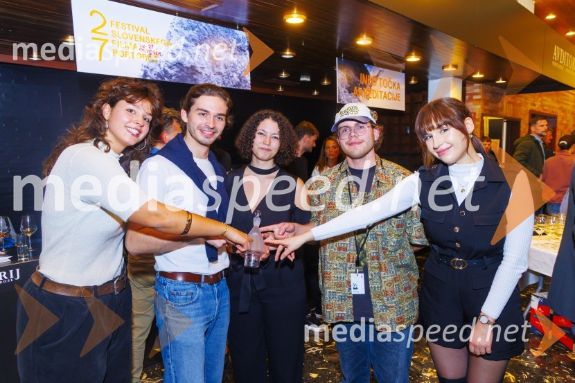  ... ;  David Champaigne;  ... ;  ... ;  ... Zmagovalni film 27. FSF Portorož je Odrešitev za začetnike