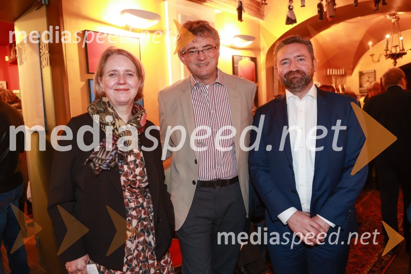  Sylvia Groneick, nemška veleposlanica v Sloveniji;  Giuseppe Cavagna, italijanski veleposlanik v Sloveniji;  Adrian Farrell, veleposlanik Irske v Sloveniji in v Bosni in HercegoviniJubilejni 10. festival Hiša strpnosti 2024 v Mini teatru, otvoritev