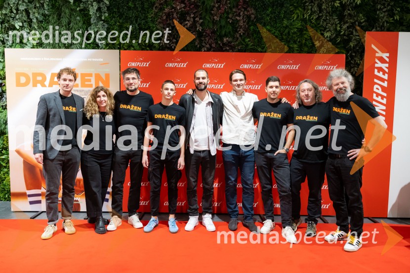   Marko Petrović, predsednik Društva Dražen Petrović;  ... ;  Ljubo Zdjelarević, filmski producent;   Tonko Stošić, igralec;  Domagoj Nižić, igralec;  Pavel Matuško, igralec;  ... ;  ... ;  Ivor Šiber, filmski producentPremiera filma o Draženu Petroviću v Cineplexx Ljubljana