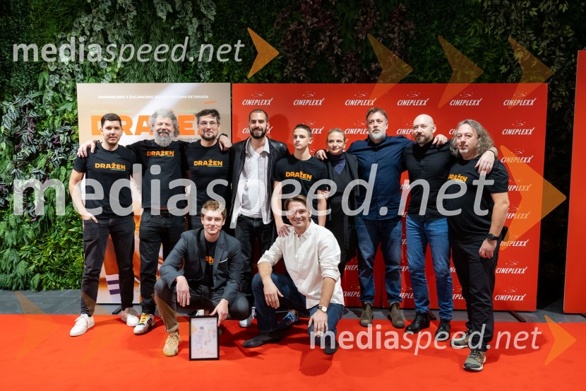  ... ;  Ivor Šiber, filmski producent;   Marko Petrović, predsednik Društva Dražen Petrović;  Ljubo Zdjelarević, filmski producent;  Domagoj Nižić, igralec;   Tonko Stošić, igralec;  Pavel Matuško, igralec;  ... ;  Vlado Bulajić, filmski producent;  ... ;  ... Premiera filma o Draženu Petroviću v Cineplexx Ljubljana