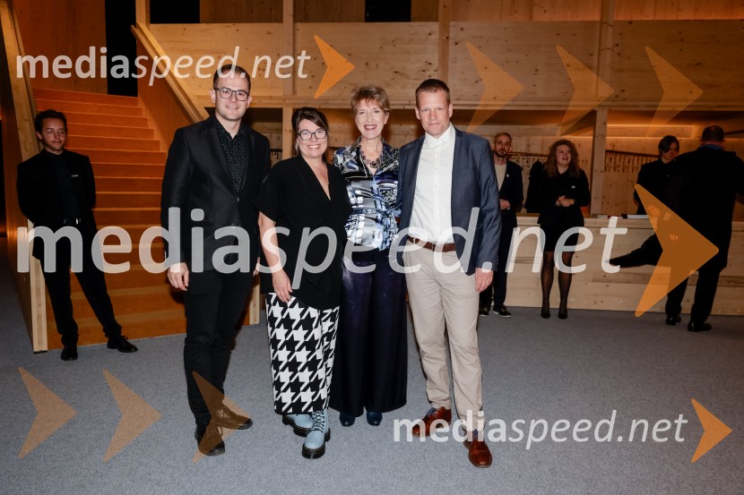  Rok Andres, dramaturg SNG Drama Ljubljana;  Ivana Djilas, režiserka;  Vesna Jurca Tadel, ravnateljica SNG Drama Ljubljana;  Luka Nabergoj, pomočnik ravnateljice SNG Drama LjubljanaHrup za odrom, premiera drame v SNG Drama Ljubljana