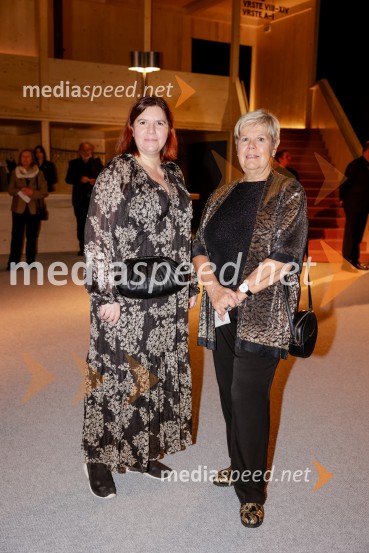  Teja Pelko, novinarka;  Irena  Butoln, germanistkaHrup za odrom, premiera drame v SNG Drama Ljubljana