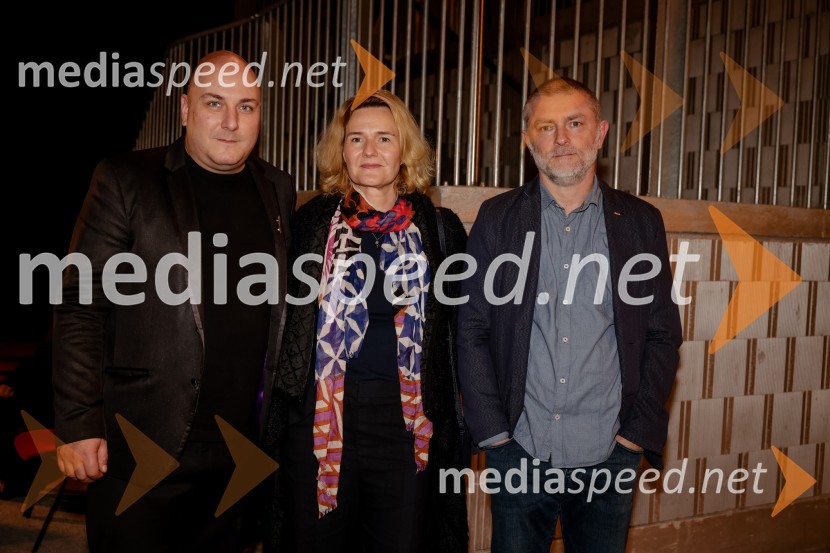  Boštjan Gombač, glasbenik;  Veronika Tašner;  ... Hrup za odrom, premiera drame v SNG Drama Ljubljana